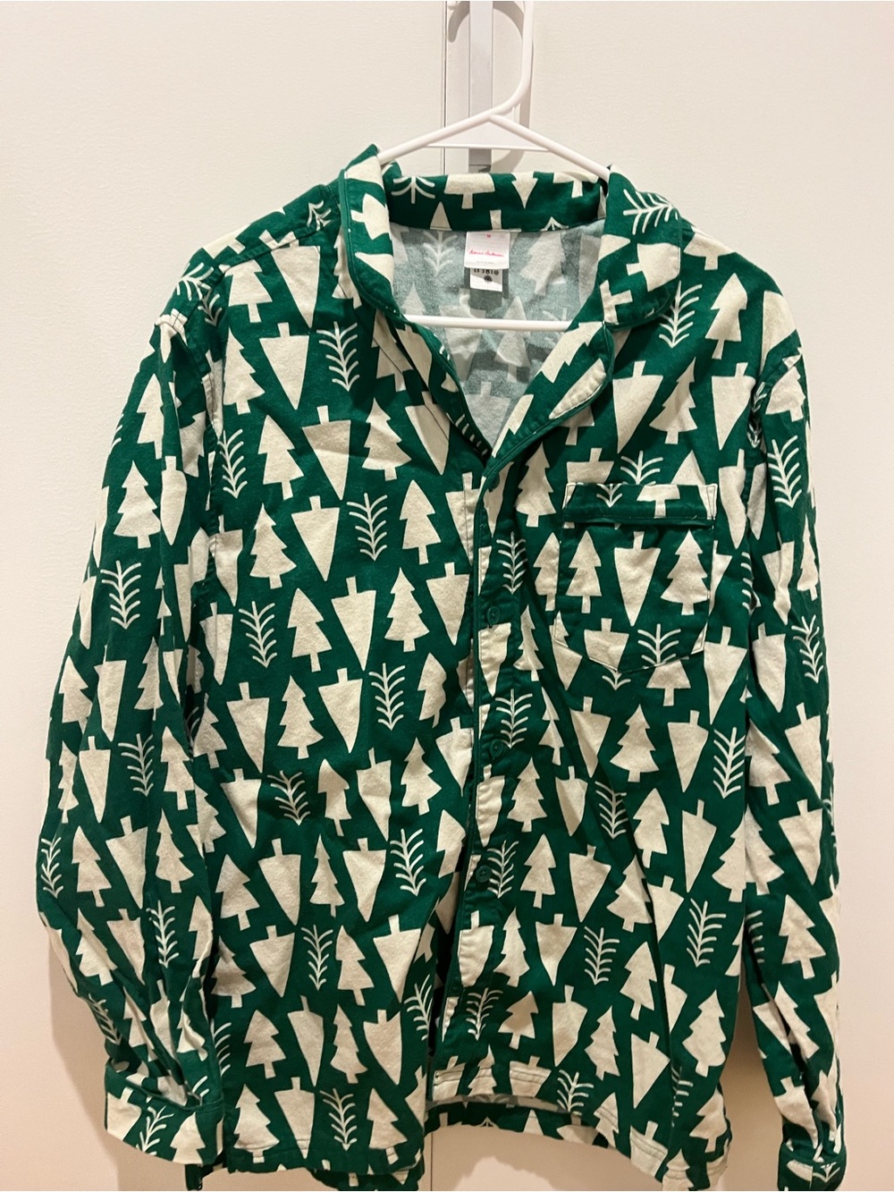 Hanna Andersson Green and White Tree-Print Christmas Pajama set pants and shirt